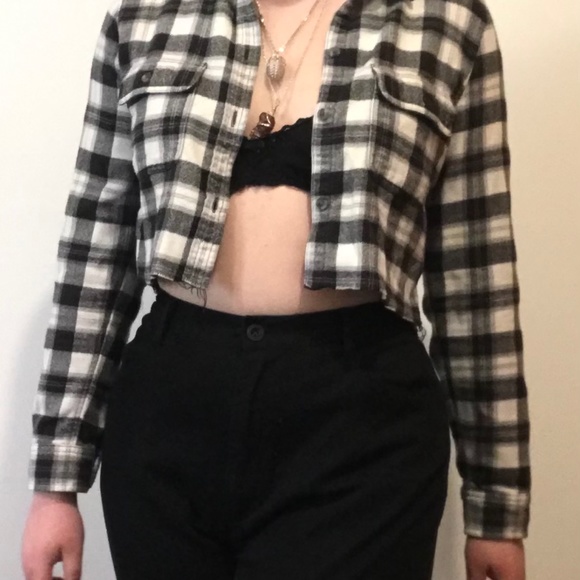 black and white cropped flannel - Picture 2 of 4